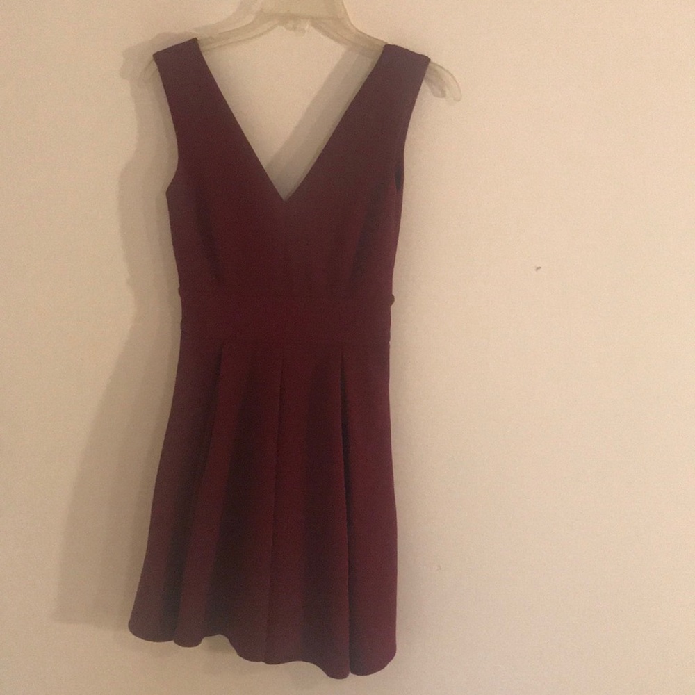 Red dress - Picture 3 of 3